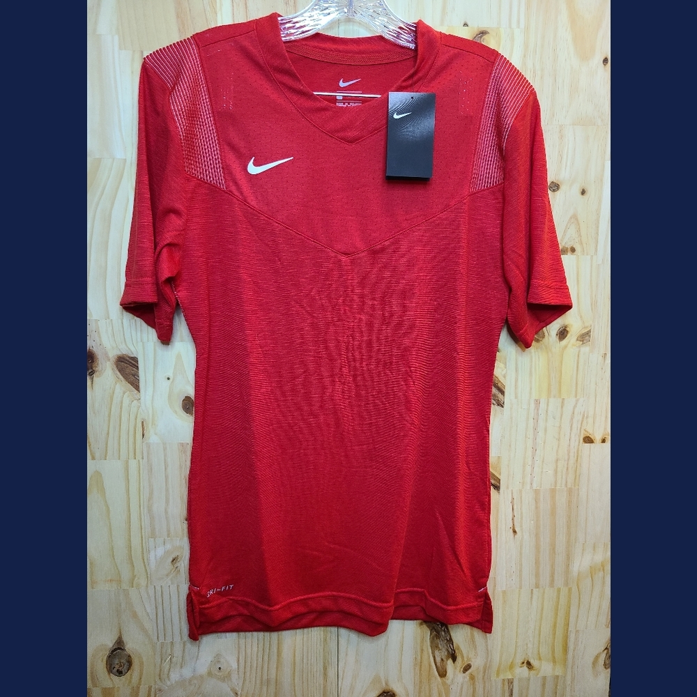 Nike Men's Top NWT.